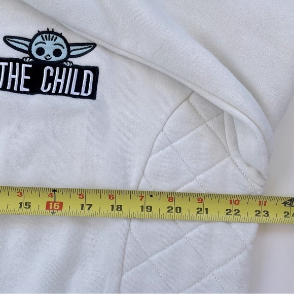 Disney Store Grogu Ladies' Cream Sweatshirt Star Wars The Mandalorian Size LARGE - Picture 10 of 10